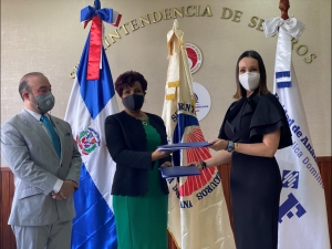 Superintendencia de Seguros y UAF acuerdan fortalecer lazos cooperativos